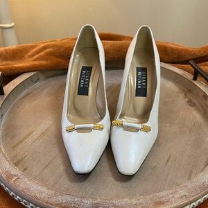 Stuart Weitzman  VINTAGE cream heels size 7.5